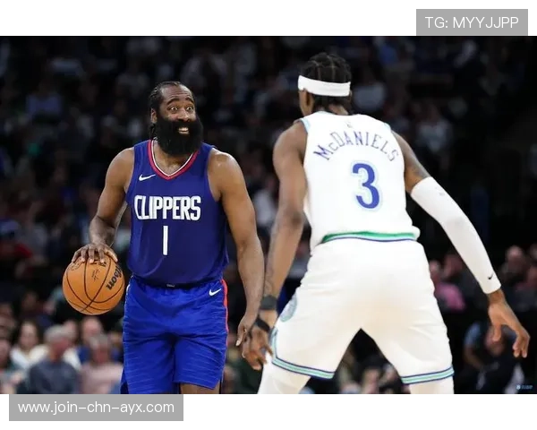 哈登精准分球,快船攻势一波接一波 哈登精准分球,快船攻势一波接一波