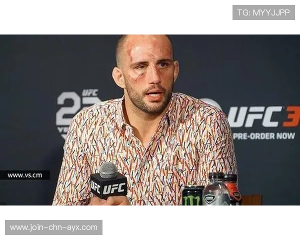 UFC飞踢神技：瞬间击中颧骨，惊心动魄的震撼声吓人现场体验