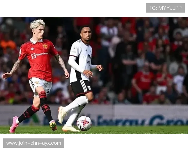 曼联横向拉扯防守，加纳乔抢点弹射入网