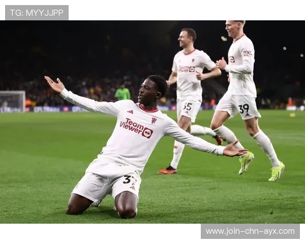 曼联梅努短传衔接训练更成熟，助力逆境中的战术革新